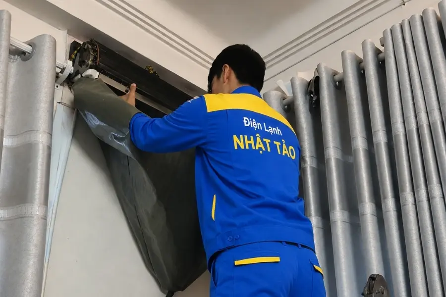Vệ sinh máy lạnh treo tường